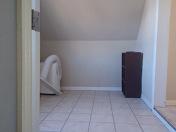 2nd image of 3039 N Elbridge Ave #2