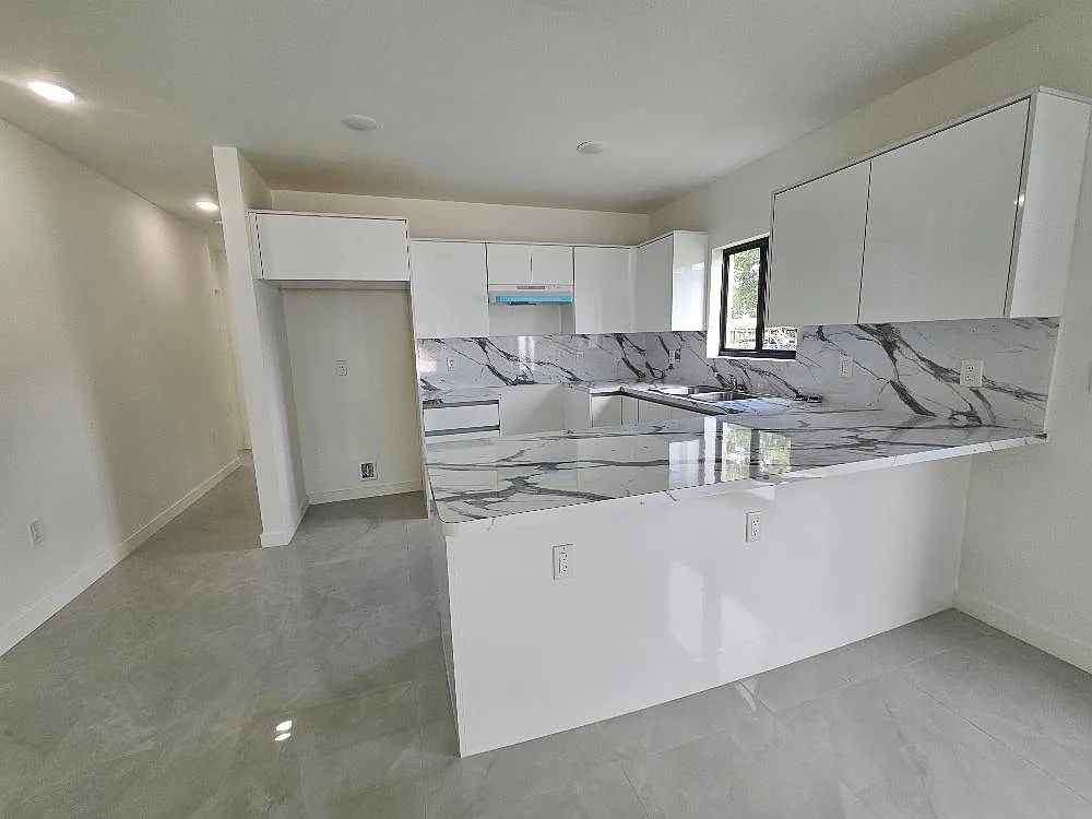 5 bed, 2200 sqft, $3,800 — Photo 4