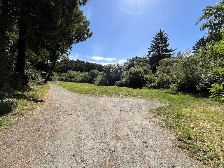 488 Sea Ave — Photo 4