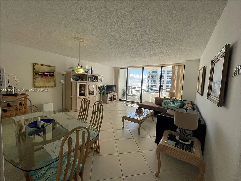 3505 S Ocean Dr #917 — Photo 2