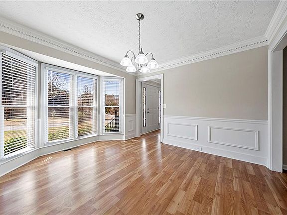 3rd image of 1192 Melton Dr