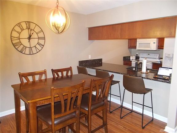 5th image of 724 Rockhurst Cir