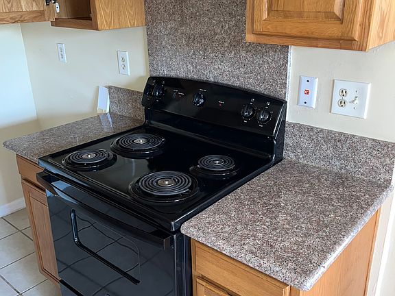 5th image of 300 N Bushnell Ave APT 4