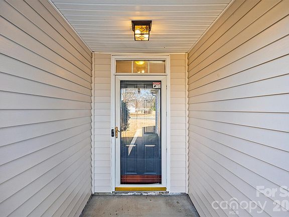 4th image of 132 Sella Ridge Dr
