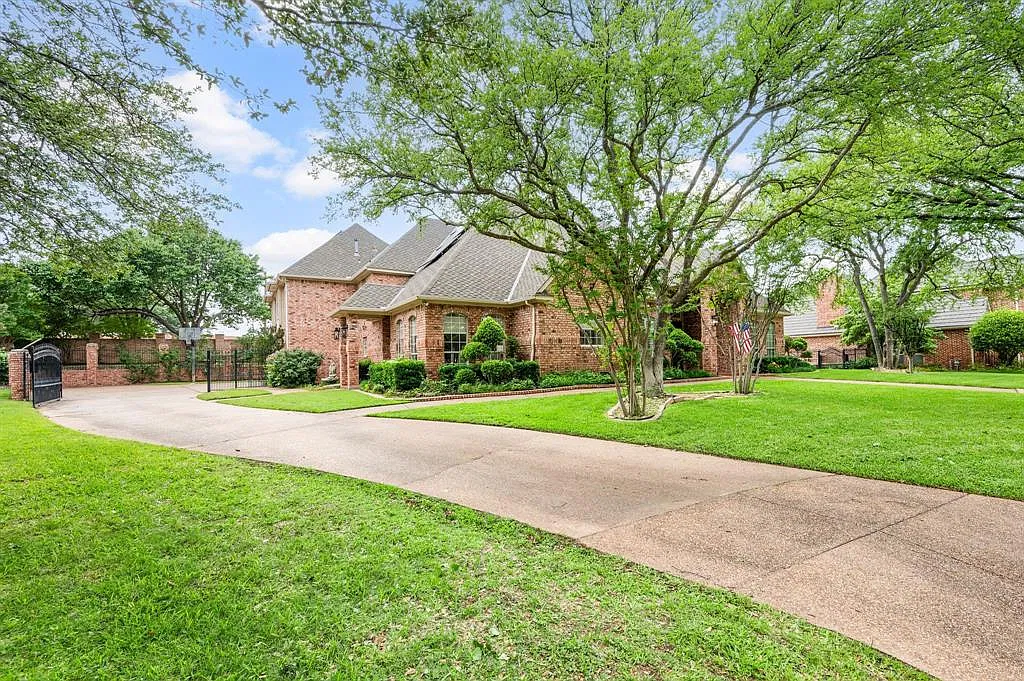 4 bed, 4506 sqft, $6,200 — Photo 2