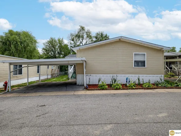 12817 Ruggles Plz #162, Omaha, NE 68164