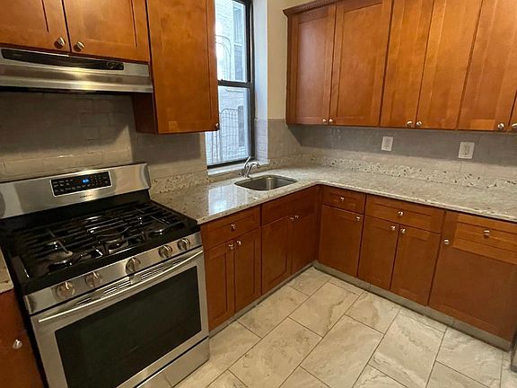 2nd image of 30-39 33rd St #2