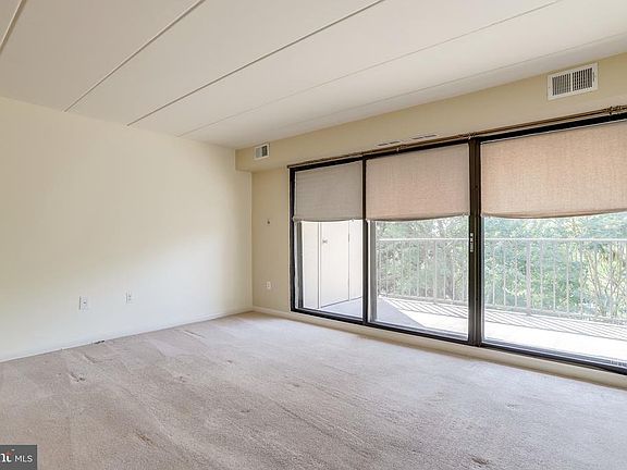 5th image of 124 Roberts Ln APT 301
