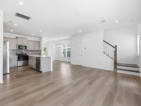 4th image of 16401 Leading St #1