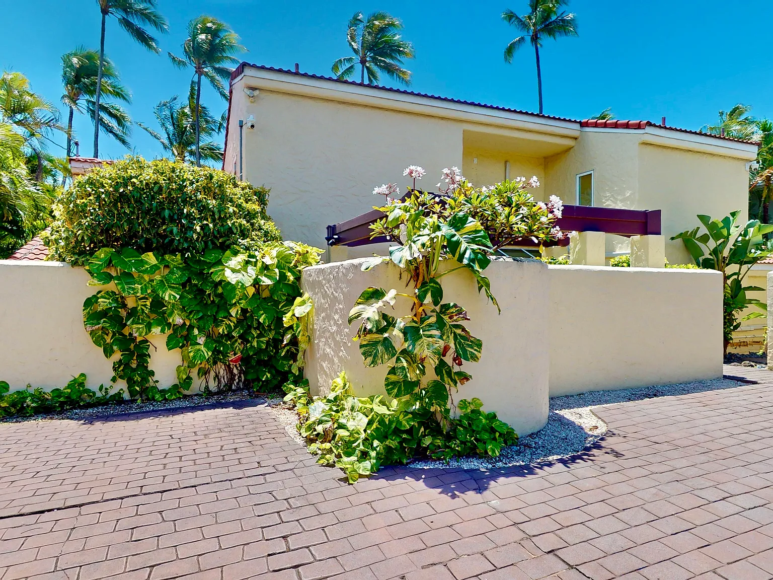 4 bed, 4.5 bath, 2500 sqft, $24,000 — Photo 4
