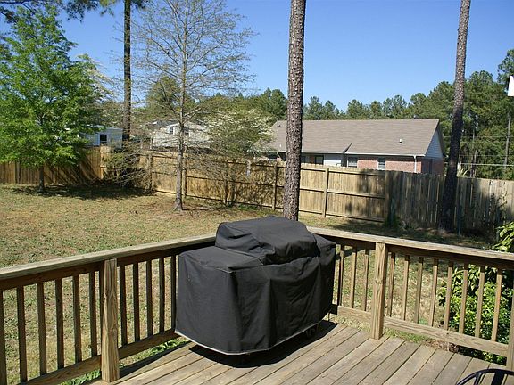 Large Backyard w/Deck