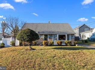 9884 Ferndale St, Philadelphia, PA 19115