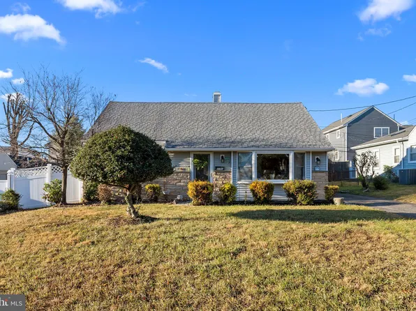 9884 Ferndale St, Philadelphia, PA 19115