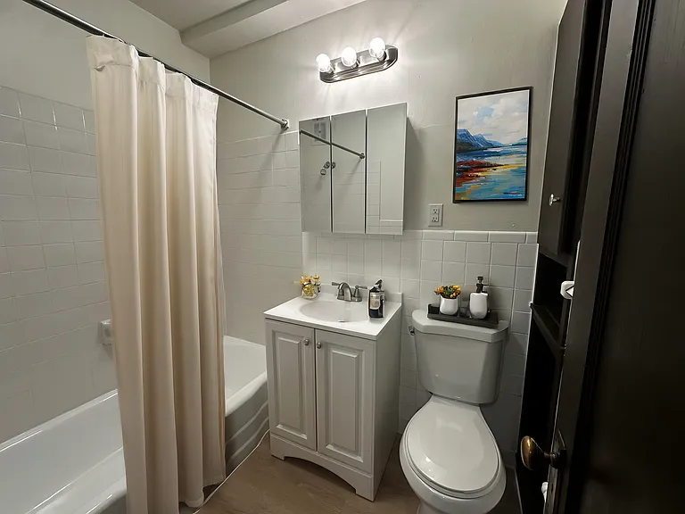 818 W Franklin Ave — Photo 5