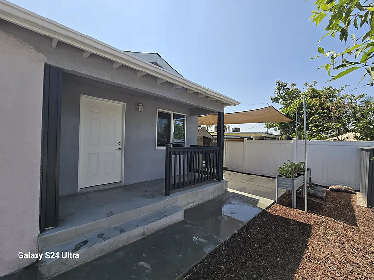 4861 La Rica Ave #B — Photo 1