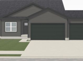4004 Wild Horse Dr, Cedar Falls, IA 50613