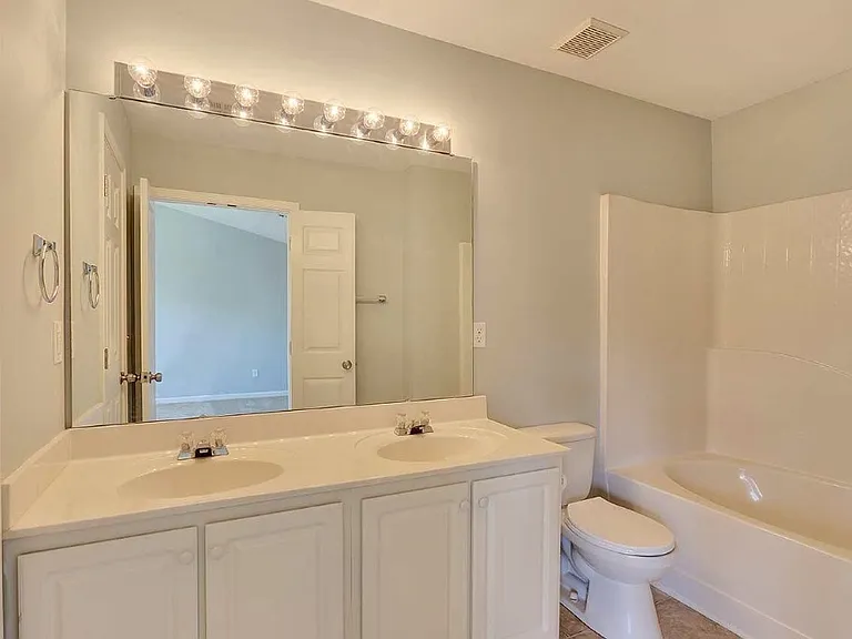 201 Braelock Dr — Photo 2