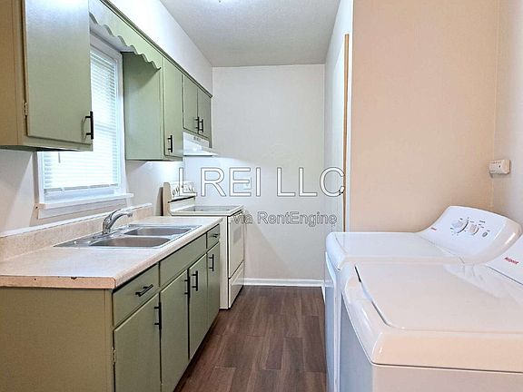 4th image of 5112 Valiant Dr APT 3