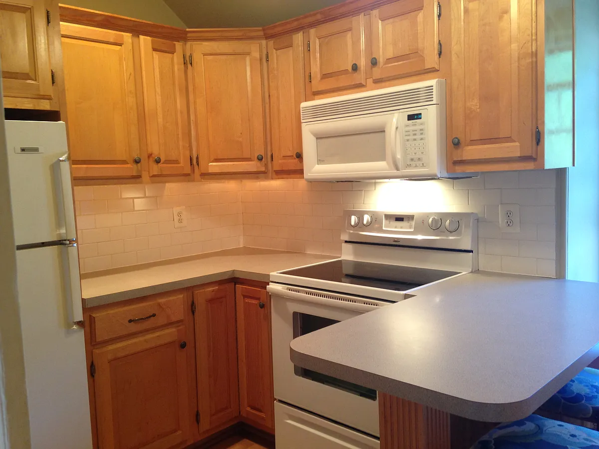 Dishwasher and garbage disposal - 7709 Cherokee St #1