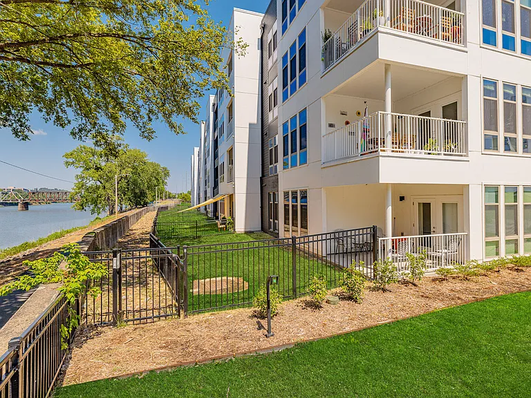 Vue on Riverfront — Photo 19