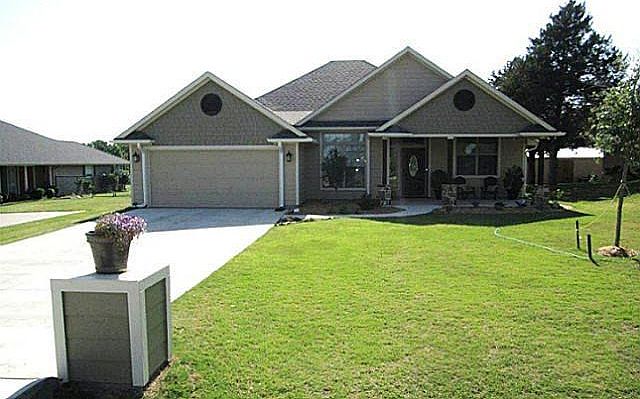 1st image of 122 Sequoya Dr