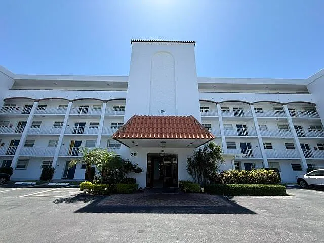 29 Yacht Club Dr #304