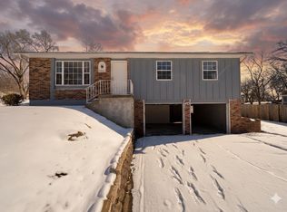 9957 Fairlane Rd, Lenexa, KS 66215