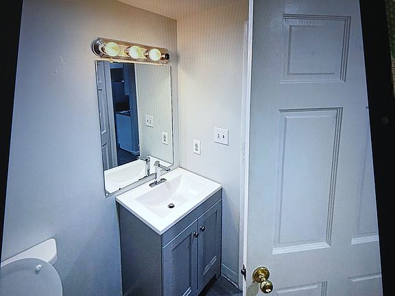 2nd image of 131 E Philadelphia Ave APT 303