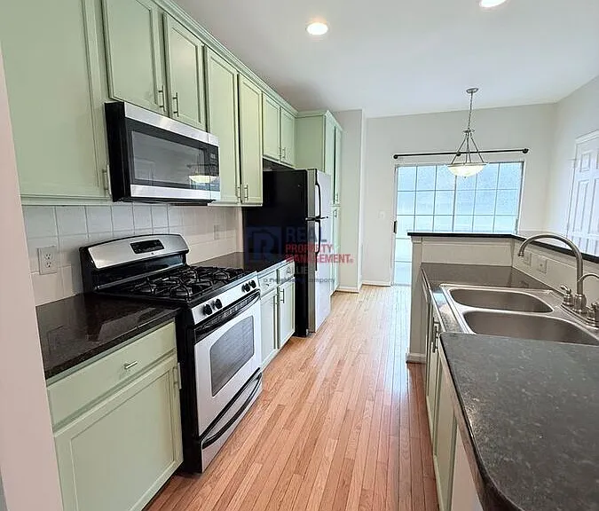 1055 Park Row N — Photo 7