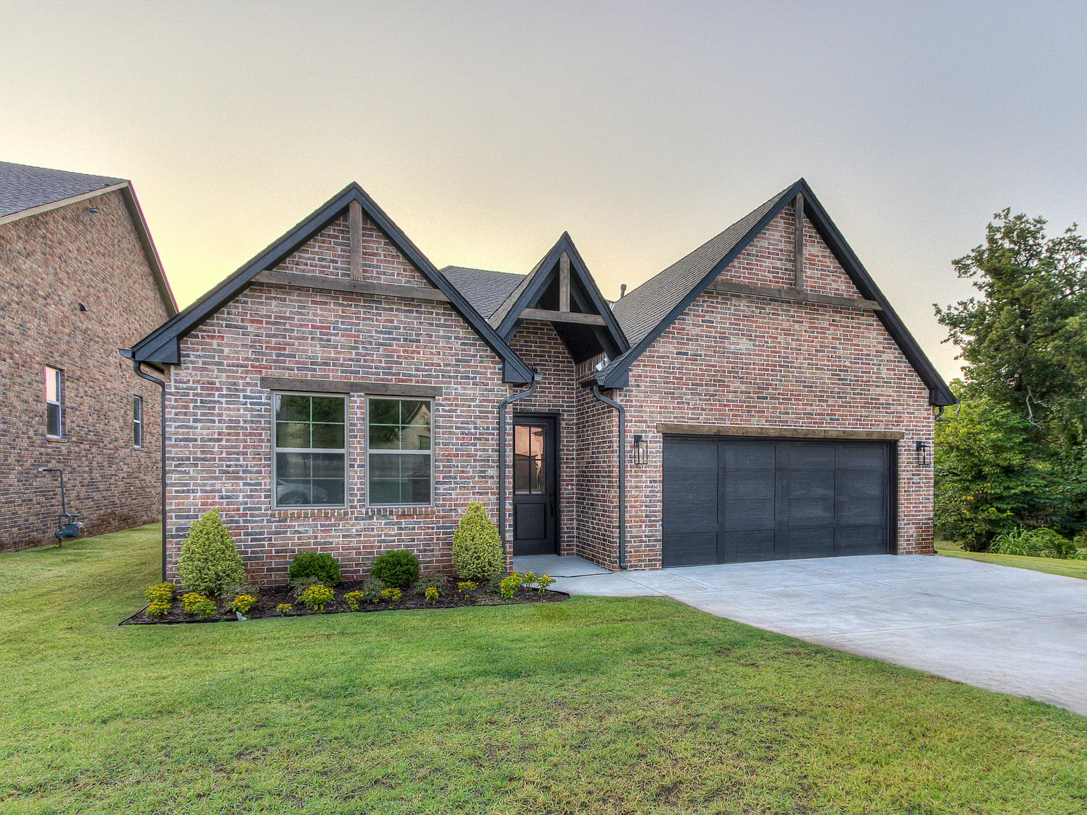 4 bed, 2166 sqft, $3,250 — Photo 2