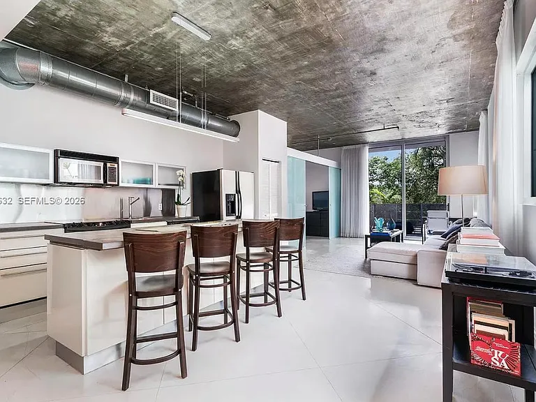 1700 Meridian Ave #208 — Photo 2