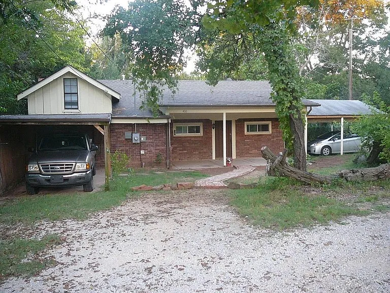 400 N Oakridge Dr — Photo 1