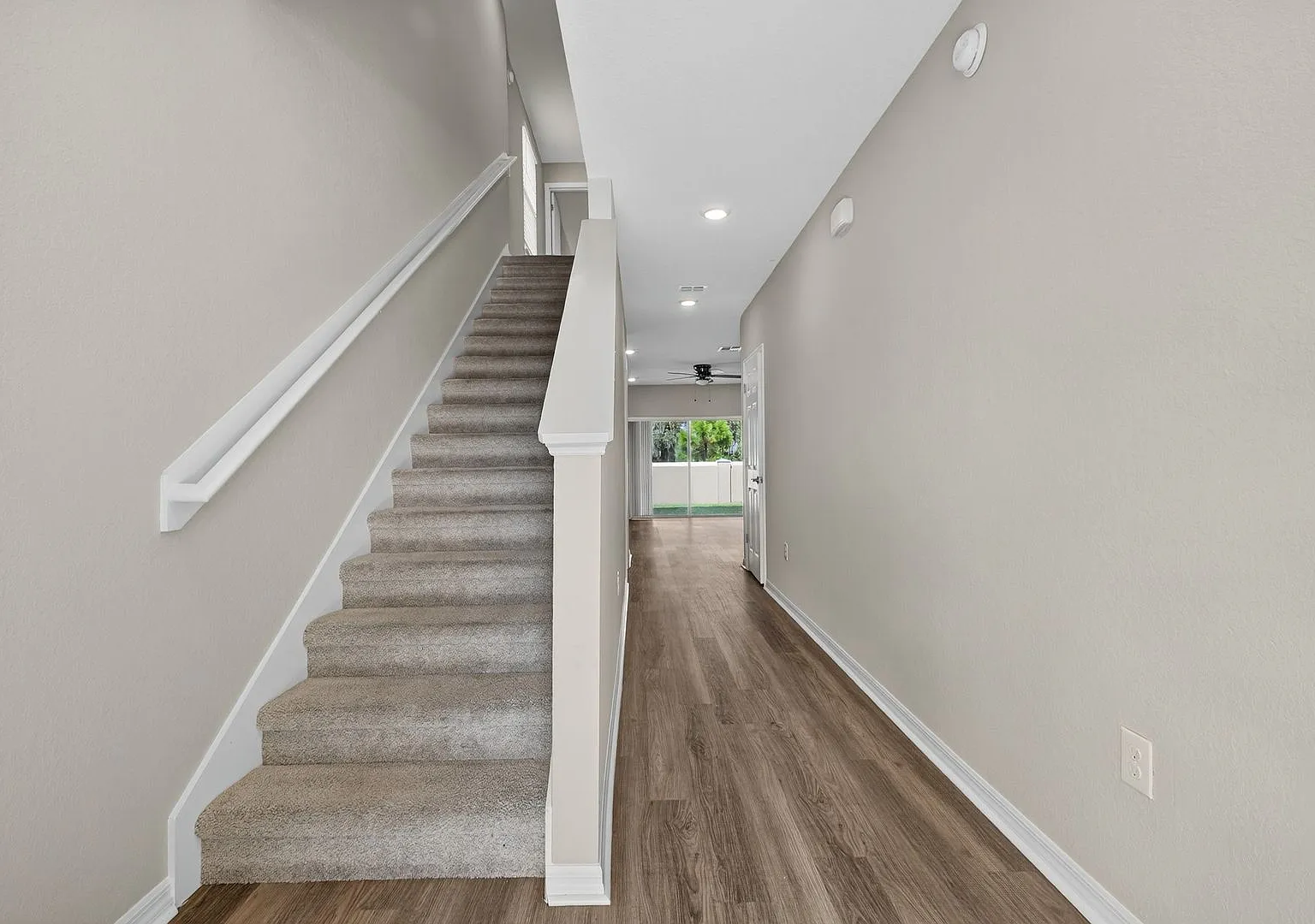Spacious 4bed - With Amenities! — Photo 3