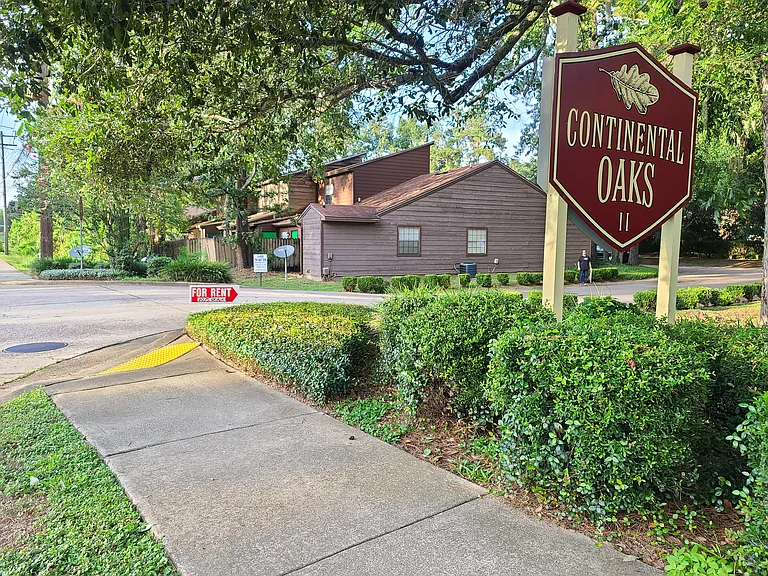 1075 Ocala Rd — Photo 1