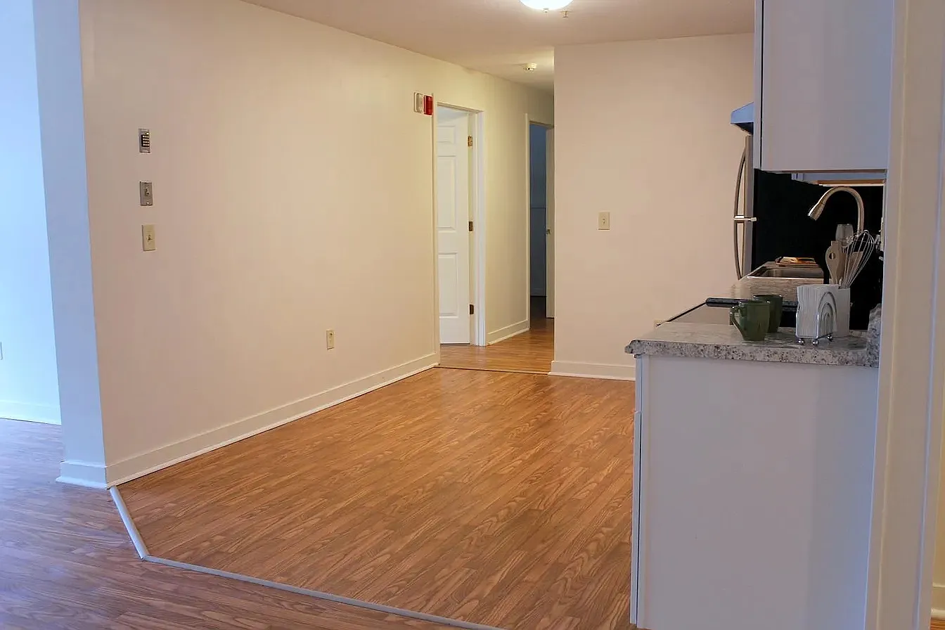 4 bed, 2000 sqft, $3,600 — Photo 2