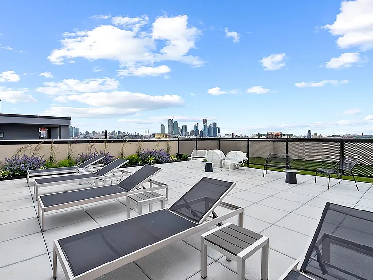 572 Sackett St #2 — Photo 8