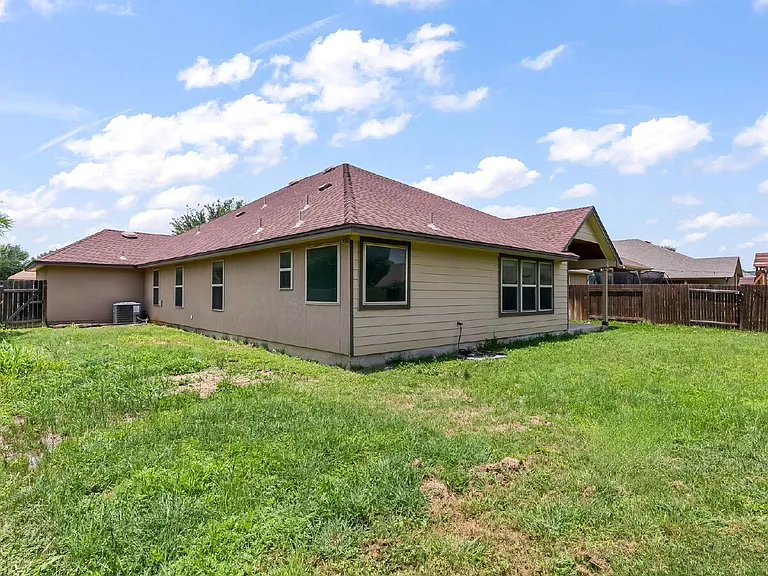 15606 Fox Ln — Photo 21