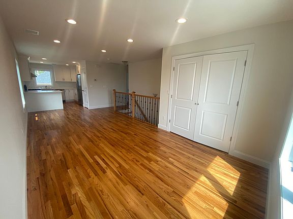 4th image of 27 Greenway Ave Floor 2