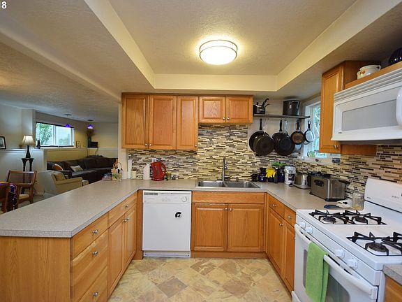 2nd image of 9395 SE Mason Cir