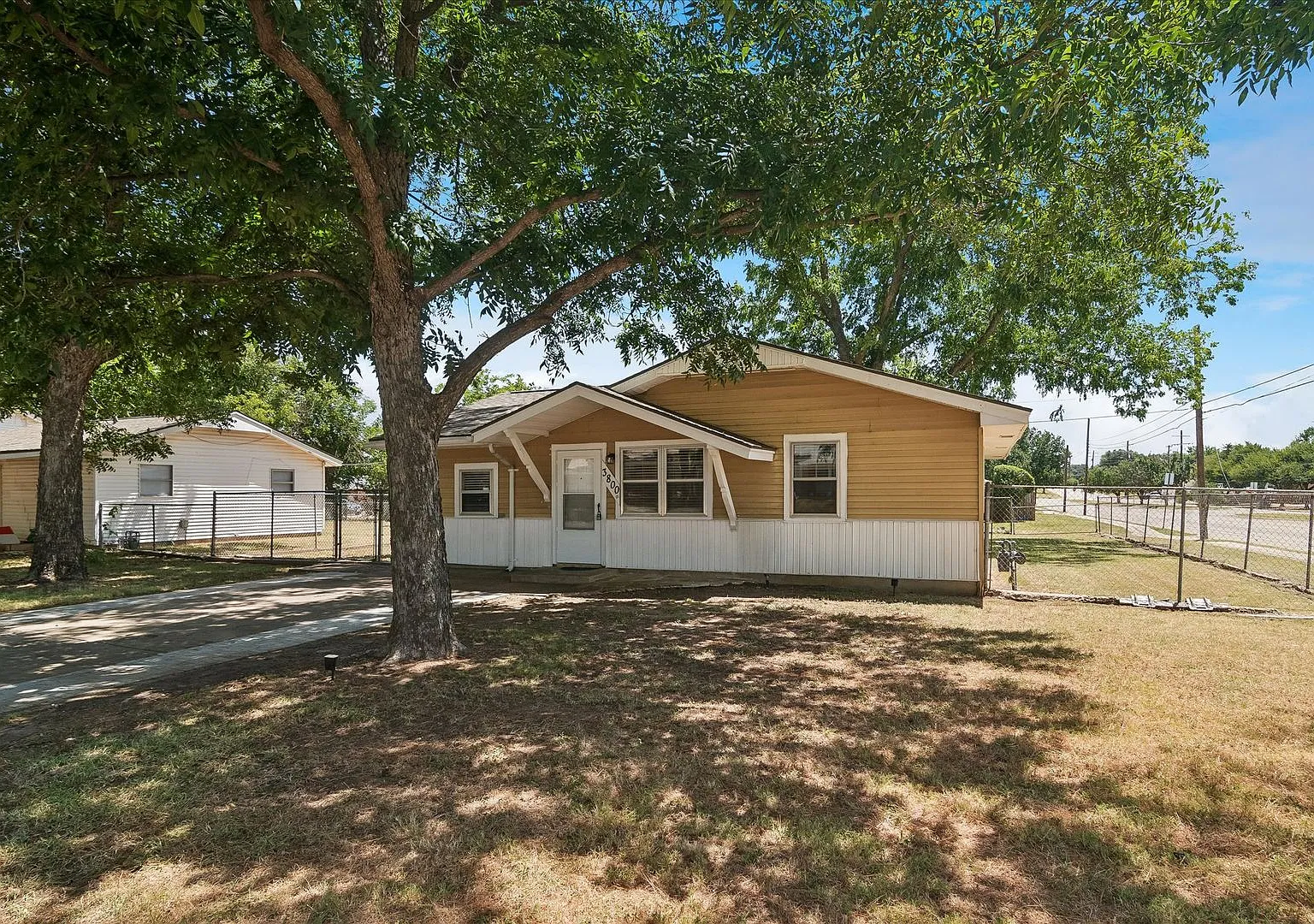 Cute 4-Bedroom — Photo 3