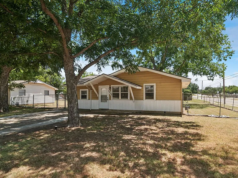 3800 Atlas Dr — Photo 3
