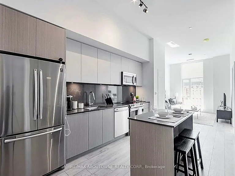 133 Bronte Rd #B0903 — Photo 2