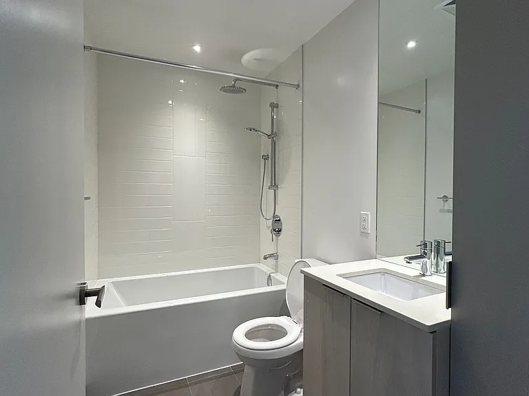 448 Burnhamthorpe Rd W #6509 — Photo 17