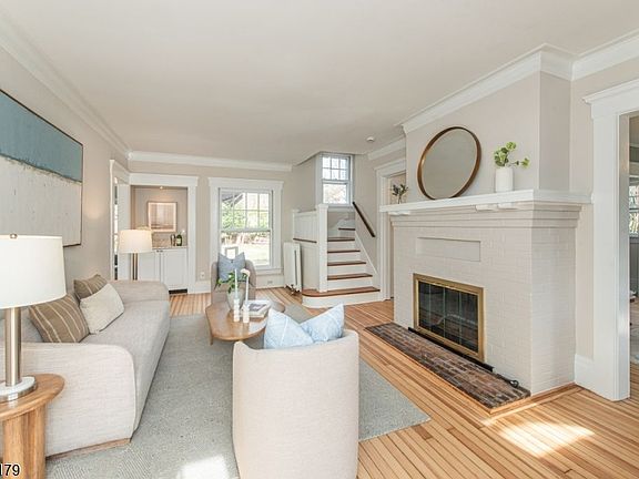 3rd image of 14 Burnside St