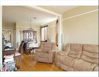 2nd image of 2818 W Barry Ave