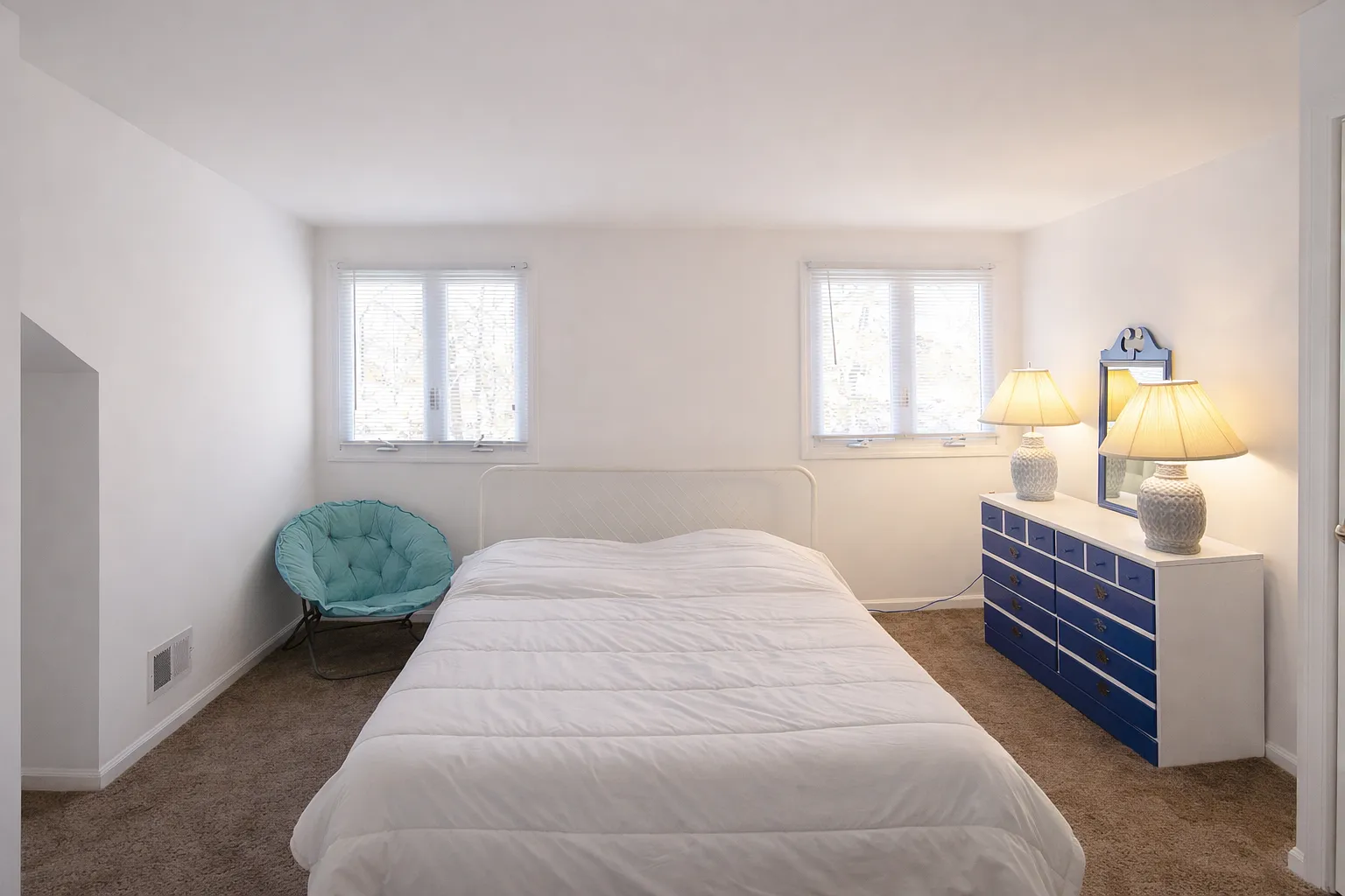 34 Phelps Ave — Photo 3
