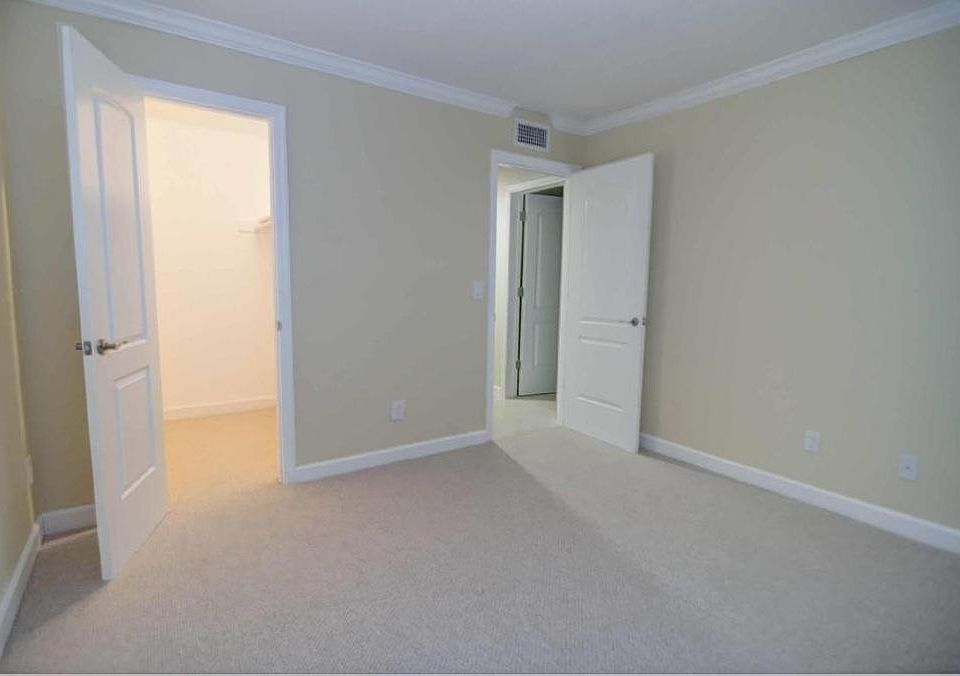 1st image of 227 Castlewood Dr APT 106
