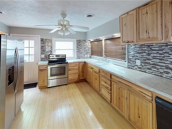 4th image of 1151 Elm Ave