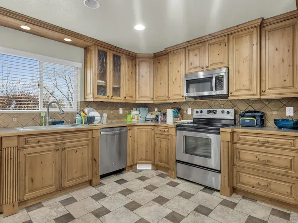 649 E 4400 S, South Ogden, UT 84403