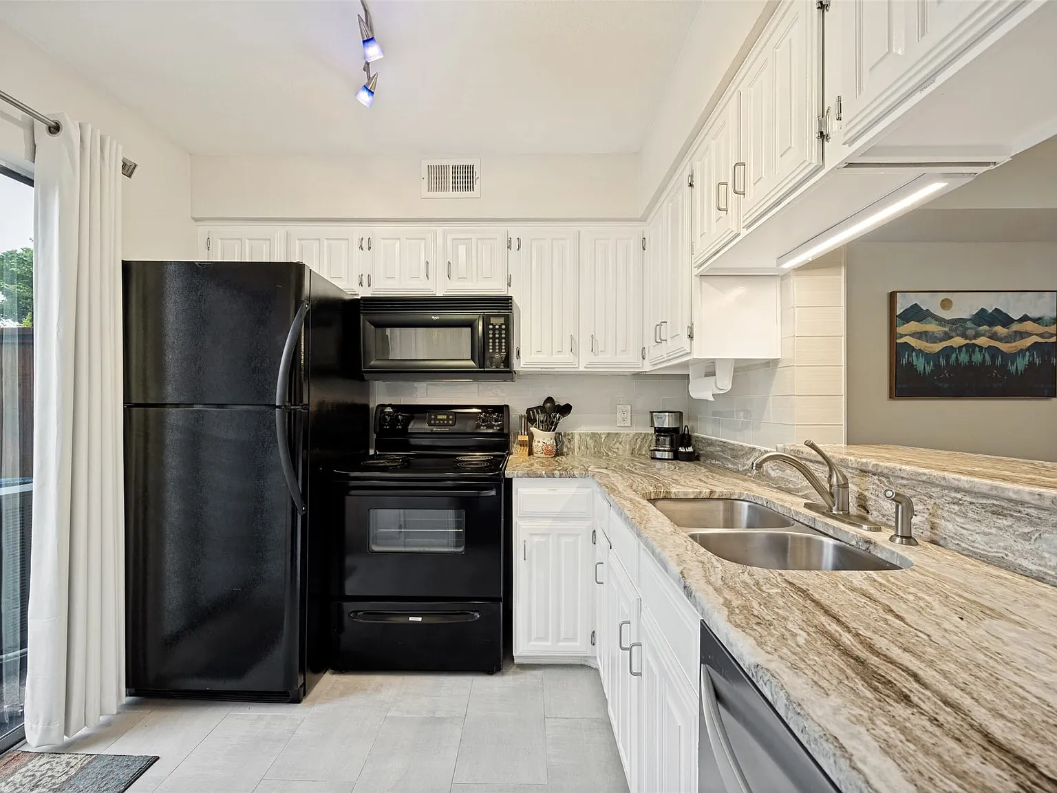 1 bed, 1.5 bath, 912 sqft, $2,160 — Photo 4